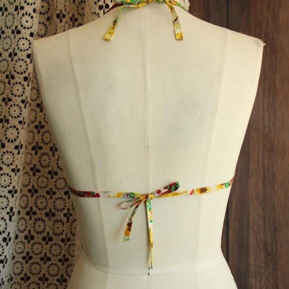 Vintage 1960s Bikini Swimsuit Top, Surfer Print in Yellow Red and Green Swimwear - Picture 9 of 10